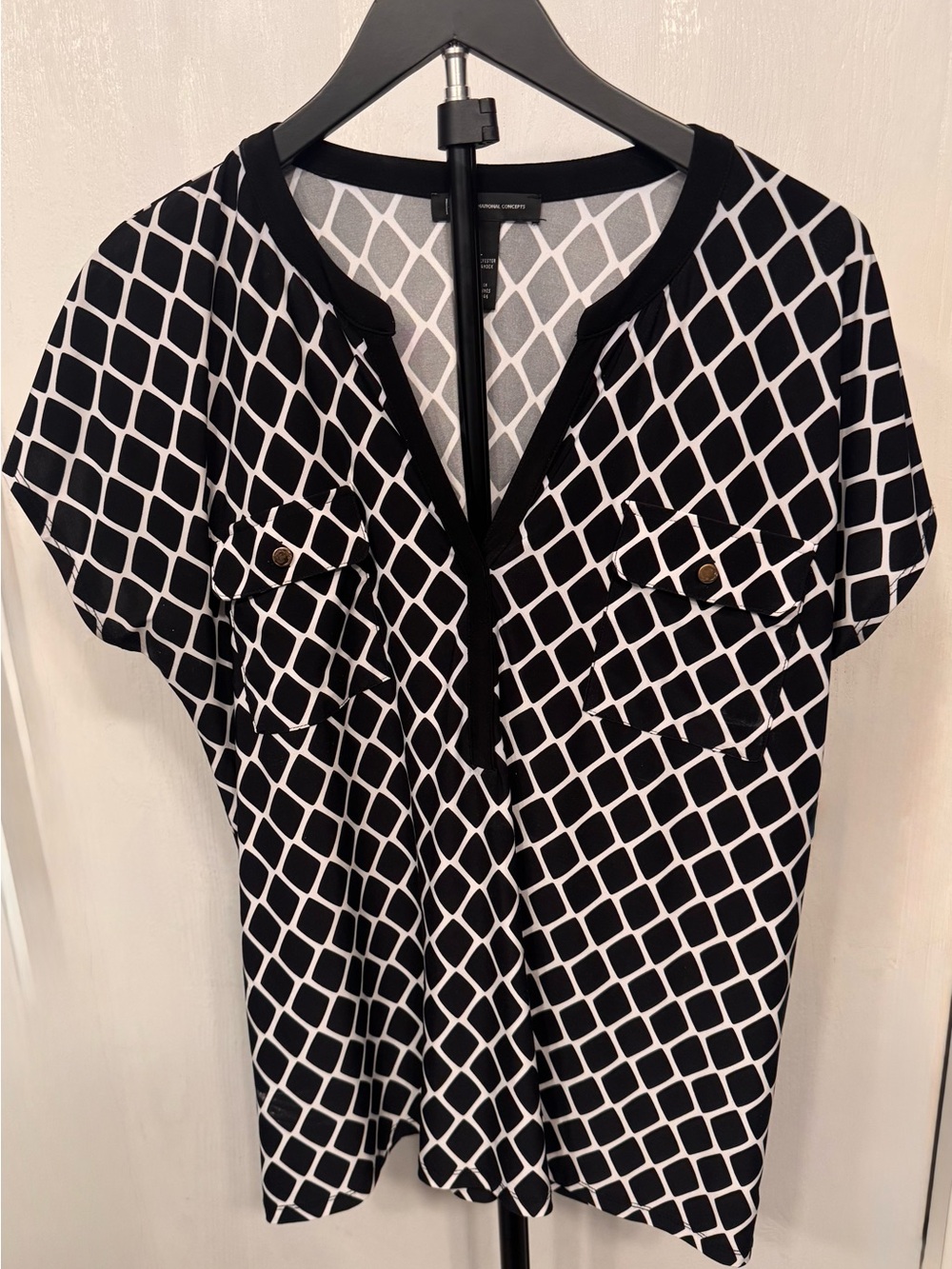 INC Black White Geometric Print Split Neck Top Womens Large